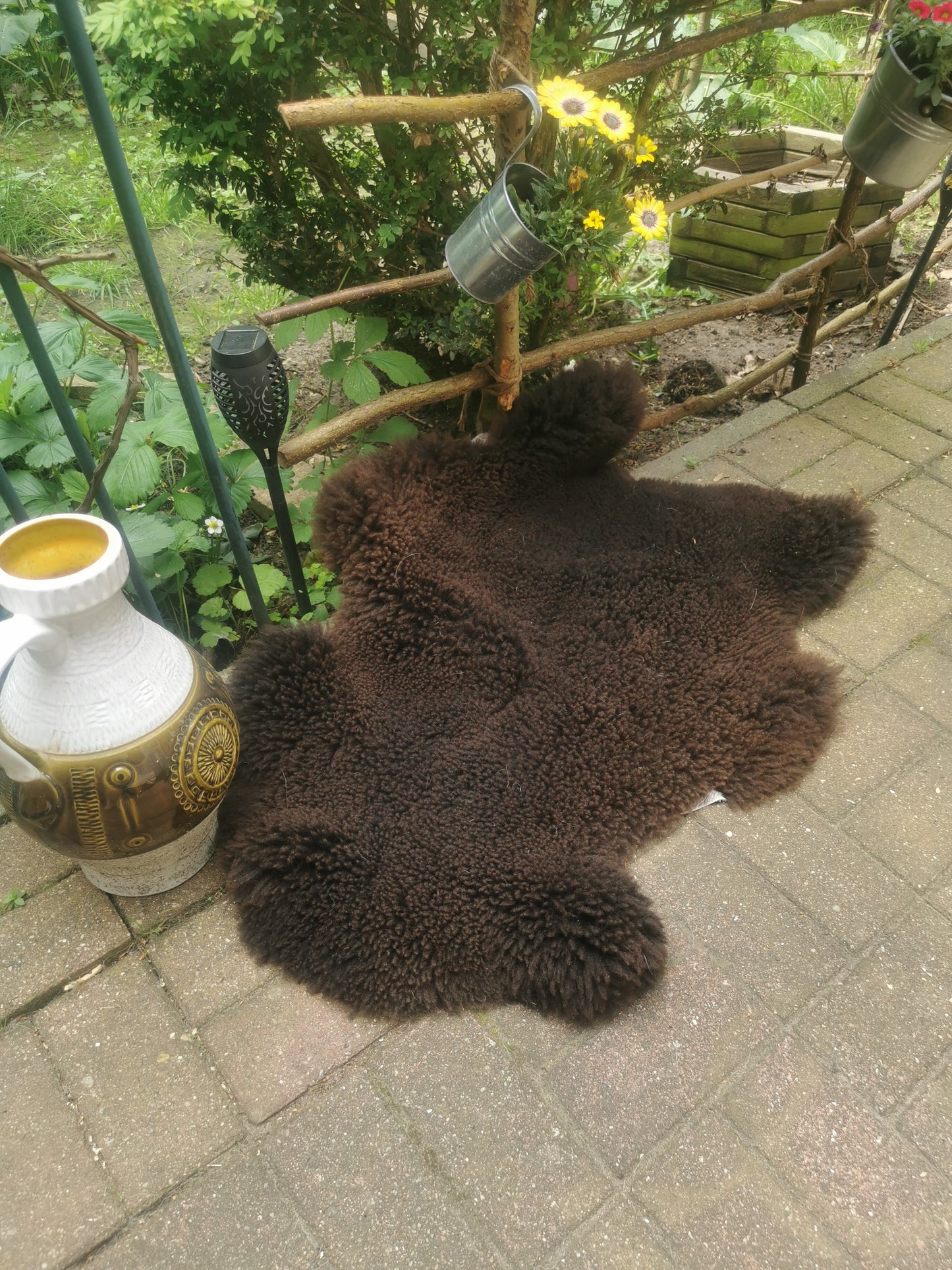 Schaffelle in vielen Farben und Größen. Lammfell-Teppiche