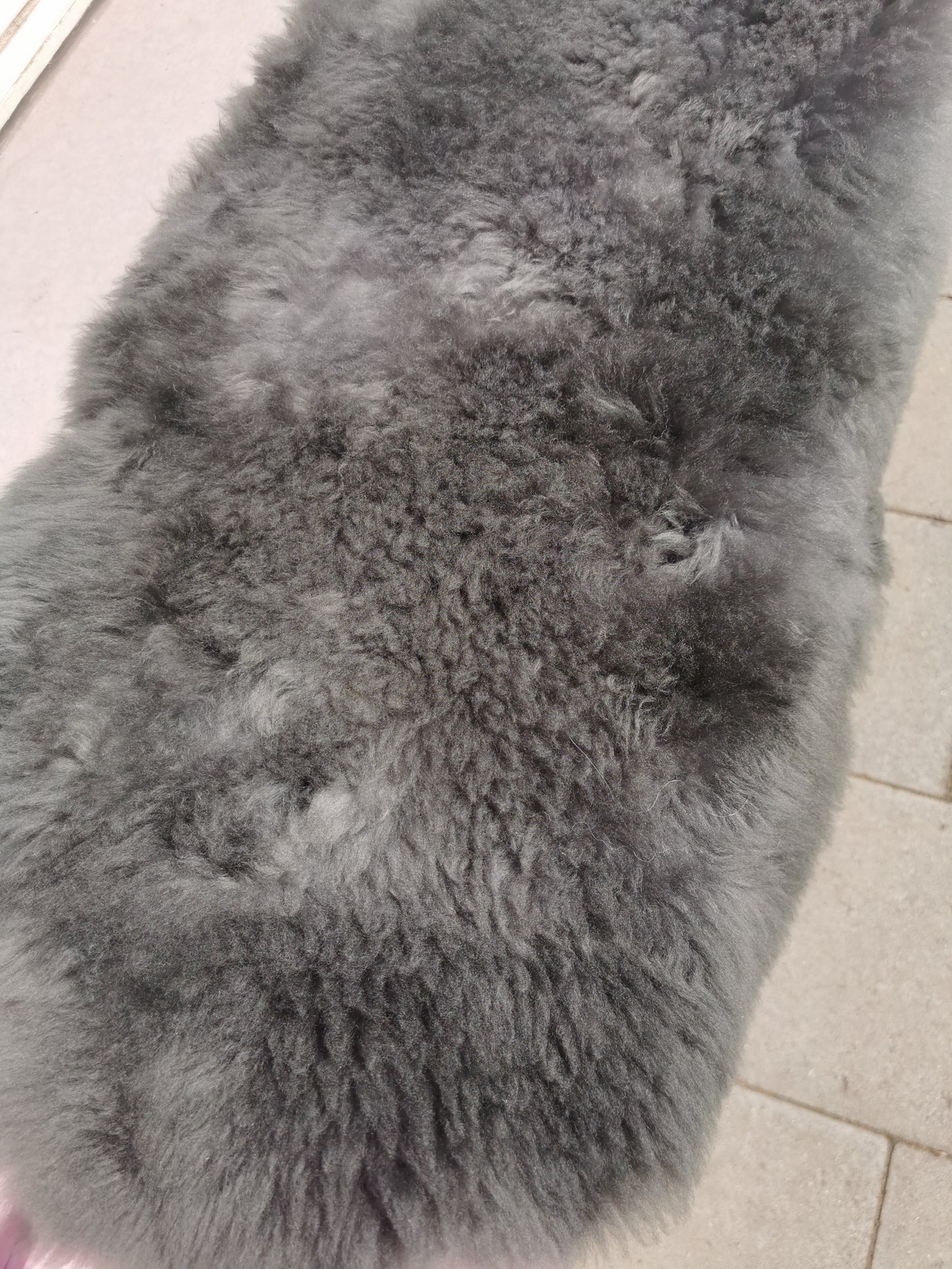 Schaffelle in vielen Farben und Größen. Lammfell-Teppiche