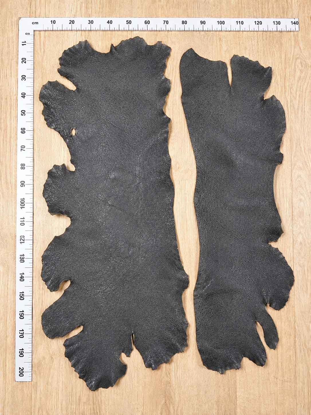 Büffelleder Hälften – 4 mm stark – ca. 2 m² – hochwertig durchgefärbt – extrem strapazierfähig